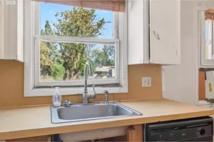 3945 NE Bryant St, Portland, OR 97211 - Photo 13