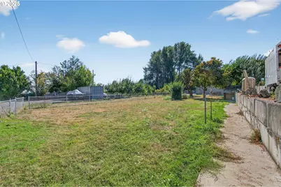 3945 NE Bryant St, Portland, OR 97211 - Photo 29