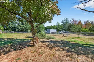 3945 NE Bryant St, Portland, OR 97211 - Photo 31