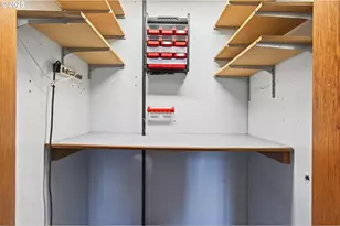 3945 NE Bryant St, Portland, OR 97211 - Photo 9