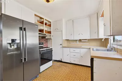 3945 NE Bryant St, Portland, OR 97211 - Photo 11