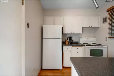 847 SW Broadway Dr #32, Portland, OR 97201 - Photo 9