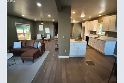 10503 NW 3rd St, Portland, OR 97231 - Photo 7