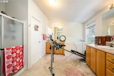 929 NE Hide Away Dr, McMinnville, OR 97128 - Photo 29