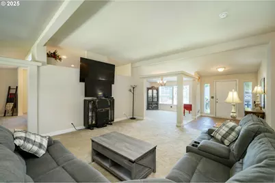 929 NE Hide Away Dr, McMinnville, OR 97128 - Photo 15