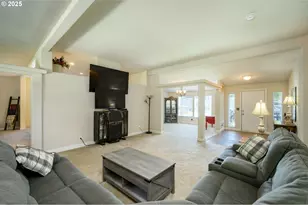 929 NE Hide Away Dr, McMinnville, OR 97128 - Photo 15