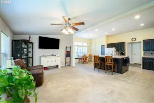 929 NE Hide Away Dr, McMinnville, OR 97128 - Photo 17