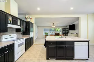 929 NE Hide Away Dr, McMinnville, OR 97128 - Photo 23