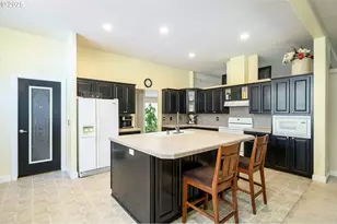 929 NE Hide Away Dr, McMinnville, OR 97128 - Photo 21