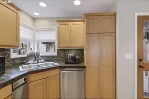 510 N Tomahawk Island Dr, Portland, OR 97217 - Photo 9