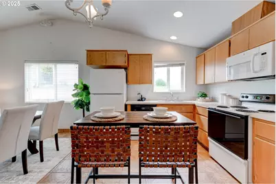 15415 SW Picadilly Ln, Beaverton, OR 97007 - Photo 17