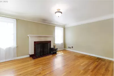 232 NE Russet St, Portland, OR 97211 - Photo 3