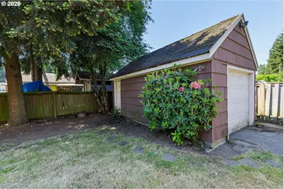 232 NE Russet St, Portland, OR 97211 - Photo 21