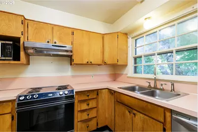232 NE Russet St, Portland, OR 97211 - Photo 13