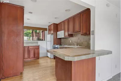 7040 SW Brier Pl, Portland, OR 97219 - Photo 7