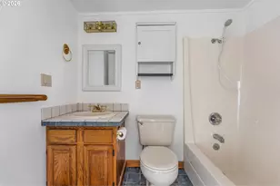 7040 SW Brier Pl, Portland, OR 97219 - Photo 13