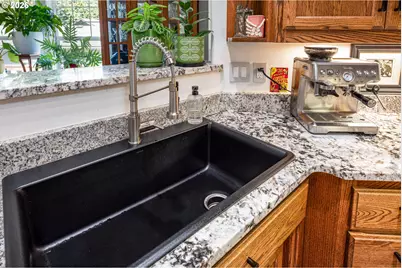510 S 6th St, Springfield, OR 97477 - Photo 17