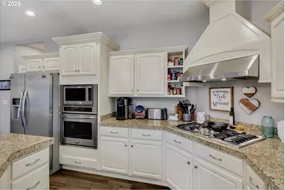 13800 Holcomb Blvd, Oregon City, OR 97045 - Photo 15