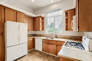 1915 NE Harewood Pl, Hillsboro, OR 97124 - Photo 13