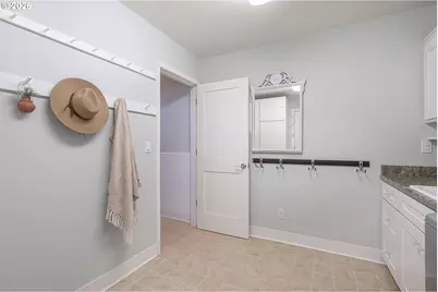 1068 NW 6th Ct, Lincoln City, OR 97367 - Photo 9