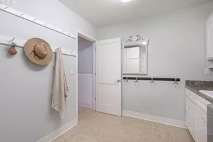 1068 NW 6th Ct, Lincoln City, OR 97367 - Photo 9