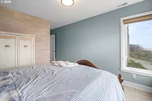 1068 NW 6th Ct, Lincoln City, OR 97367 - Photo 13