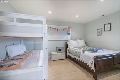 1068 NW 6th Ct, Lincoln City, OR 97367 - Photo 17