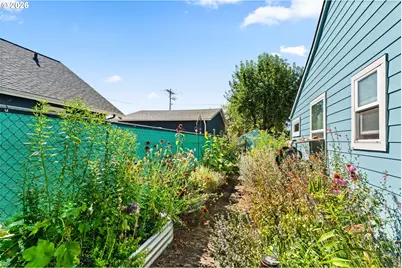 849 L St, Springfield, OR 97477 - Photo 21