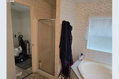 217 NE Peggy Ave, Roseburg, OR 97470 - Photo 15