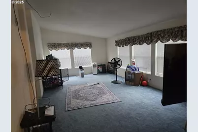 217 NE Peggy Ave, Roseburg, OR 97470 - Photo 5