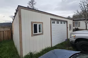 217 NE Peggy Ave, Roseburg, OR 97470 - Photo 3