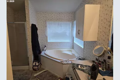 217 NE Peggy Ave, Roseburg, OR 97470 - Photo 13