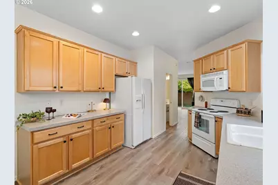 18162 SW Strathmoor St, Beaverton, OR 97007 - Photo 11