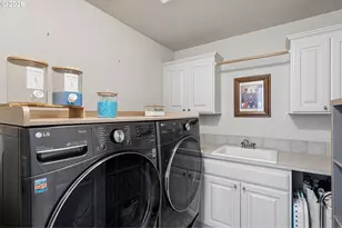 2371 NW Burkhart Dr, Portland, OR 97229 - Photo 19