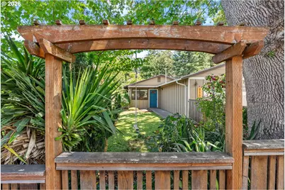915 7th St, Hood River, OR 97031 - Photo 3