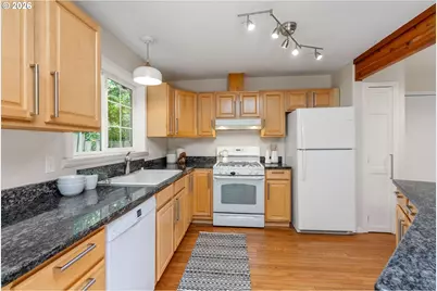 915 7th St, Hood River, OR 97031 - Photo 13