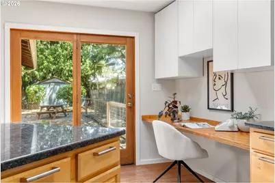 915 7th St, Hood River, OR 97031 - Photo 15