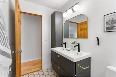 915 7th St, Hood River, OR 97031 - Photo 29