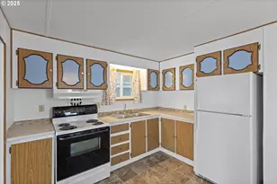 1999 Jansen Way, Woodburn, OR 97071 - Photo 9