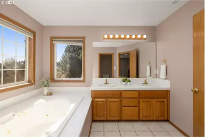 2795 NE Lorie Dr, Hillsboro, OR 97124 - Photo 25