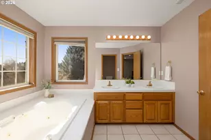 2795 NE Lorie Dr, Hillsboro, OR 97124 - Photo 25