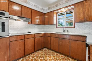 13529 SE Taylor Ct, Portland, OR 97233 - Photo 9
