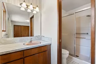 13529 SE Taylor Ct, Portland, OR 97233 - Photo 23