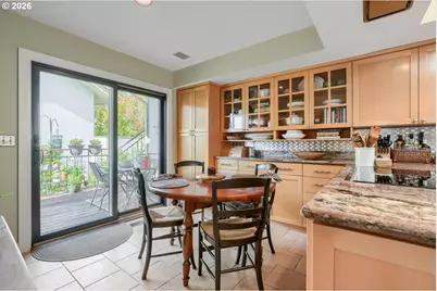 8816 NW Lakeshore Ave, Vancouver, WA 98665 - Photo 13