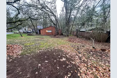 275 W 37th Ave, Eugene, OR 97404 - Photo 5