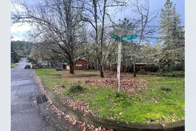 275 W 37th Ave, Eugene, OR 97404 - Photo 3