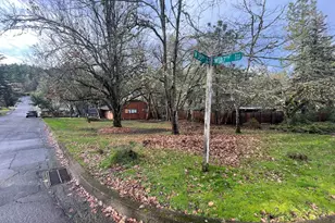 275 W 37th Ave, Eugene, OR 97404 - Photo 3