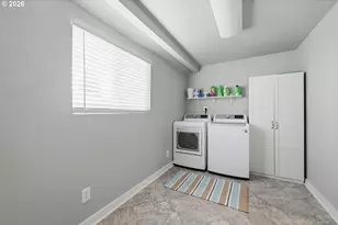 1271 Arcadia Dr, Eugene, OR 97401 - Photo 29