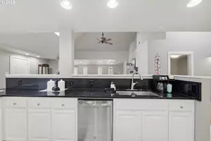 1271 Arcadia Dr, Eugene, OR 97401 - Photo 17