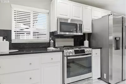 1271 Arcadia Dr, Eugene, OR 97401 - Photo 15